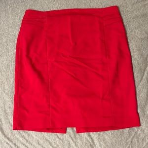 High waist pencil skirt. COLOR: RED